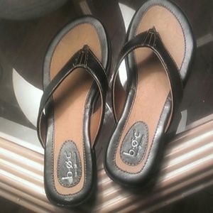 Like new b.o.c. sandals
