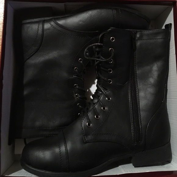 Combat boots