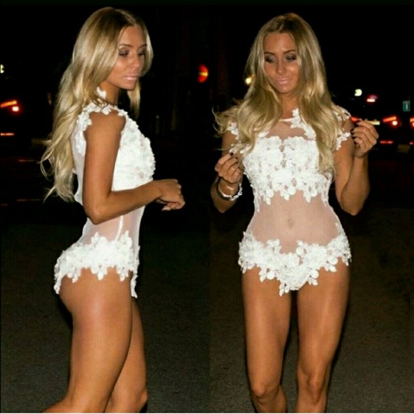 White flowers detail body suit