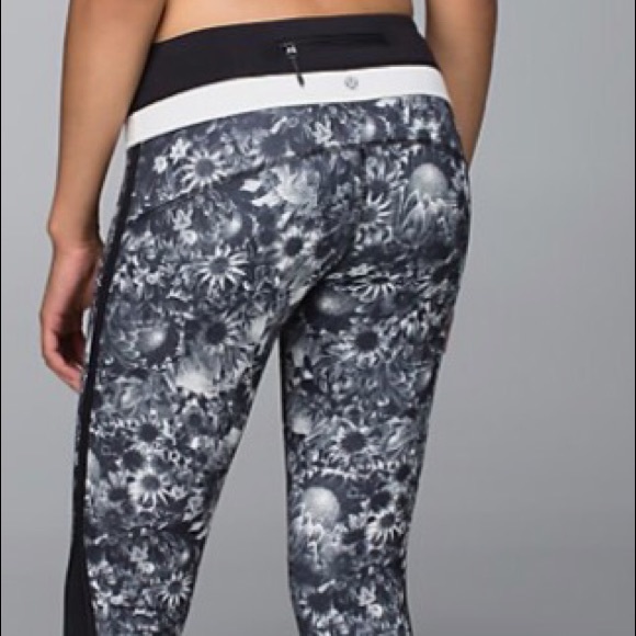 Lululemon up the pace flowabunga crops