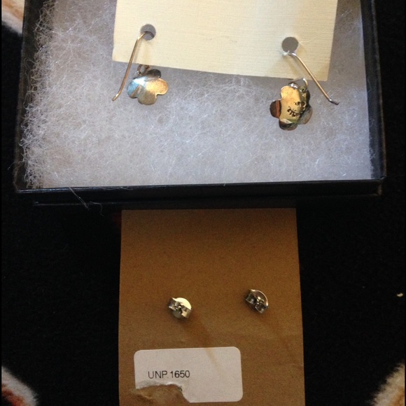 NWT 2 earrings - Picture 2 of 2
