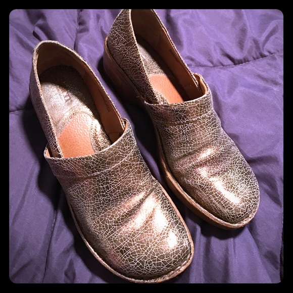 Born Toby Clog Gold leather