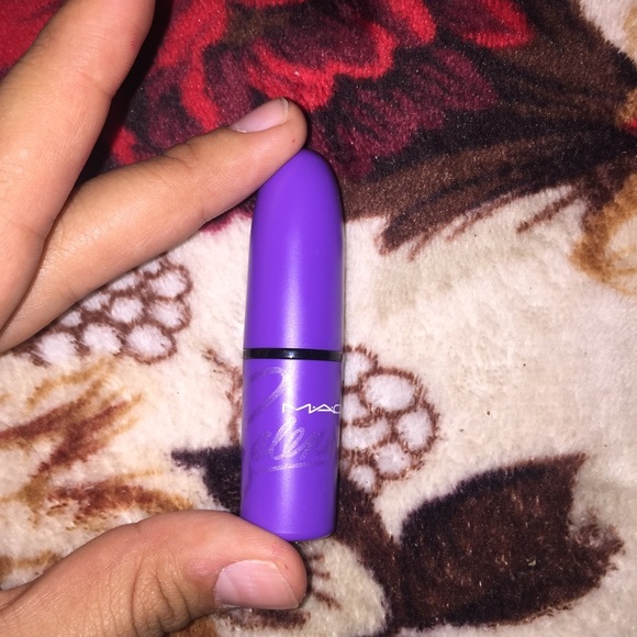 Selena MAC lipstick "Dreaming of You"