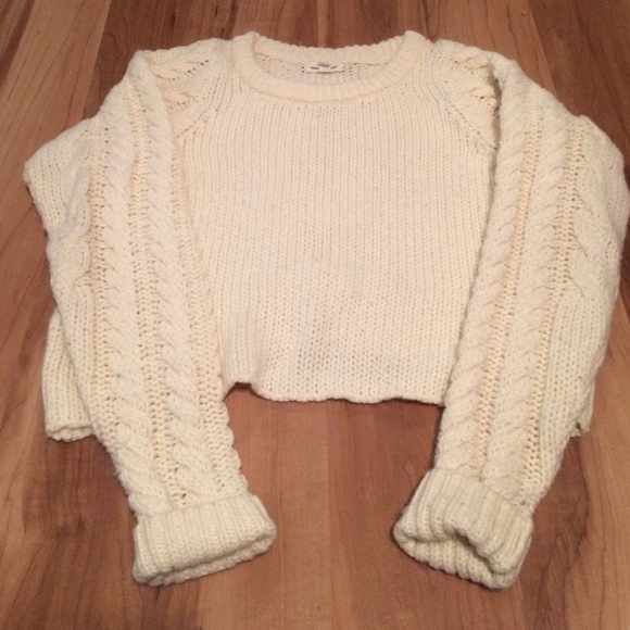 Knitted, long sleeve crop top