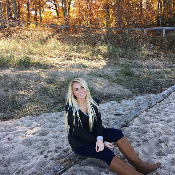 Meet your Posher, Jennifer - Picture 1 of 1