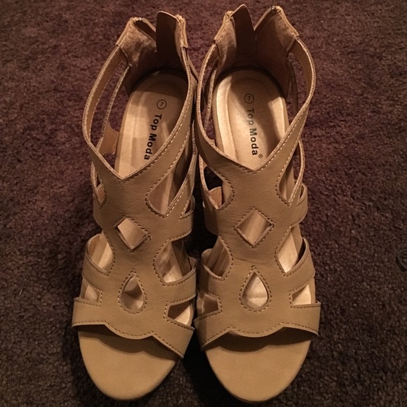 Only wore once, don't really like wedges.