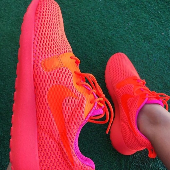 🚨FINAL PRICE🚨 Women's Nike Roshe one Hyp sneaker - Picture 2 of 3