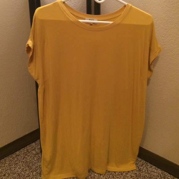 PIKO size small short sleeve never worn, organic