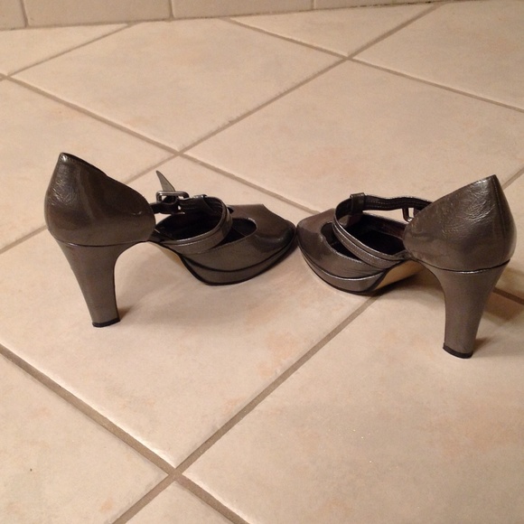 Shoes - Picture 3 of 4