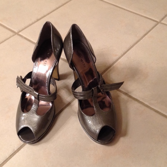 Shoes - Picture 4 of 4