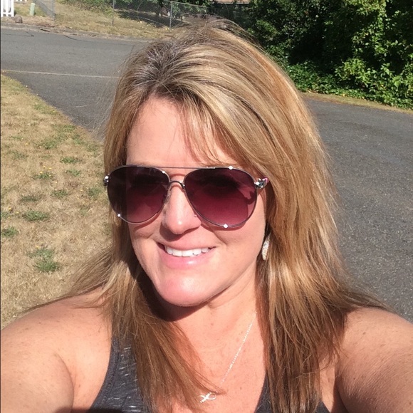 Meet your Posher, Stacie