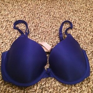 32 D Victoria secret bra lightly lined never worn