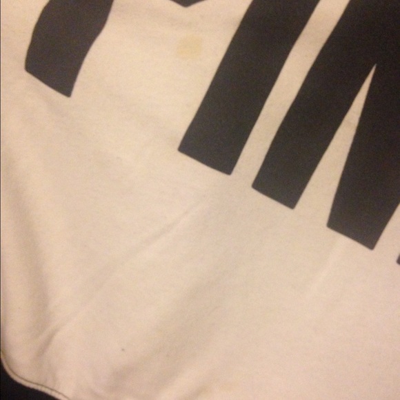 🚫SOLD🚫 Vs Pink Crew - Picture 3 of 4