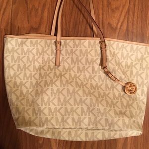Michael Kors Jet Set Tote