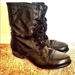 Like new! Steve Madden black combat boots sz 8.5