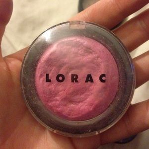Lorac baked blush in shade Flaunt Audace