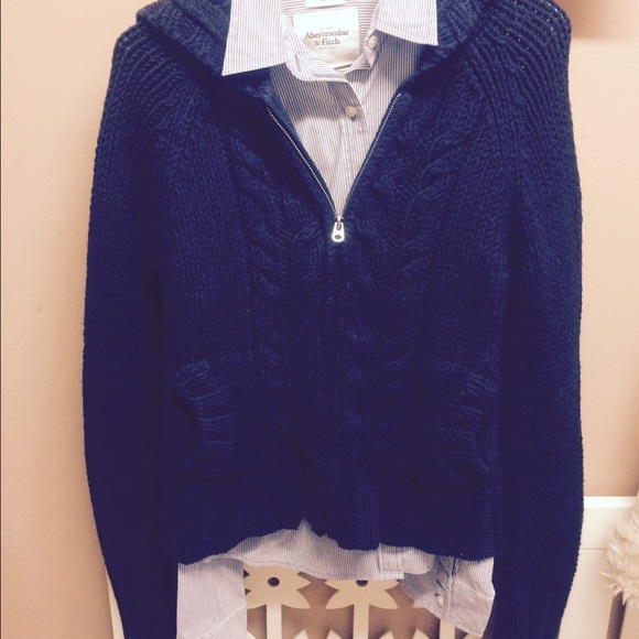 Abercrombie & Fitch Sweaters - Abercrombie navy blue zip front sweater