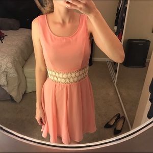 ✨BLACK FRIDAY SALE✨Pink Flowy Flower Cut Out Dress