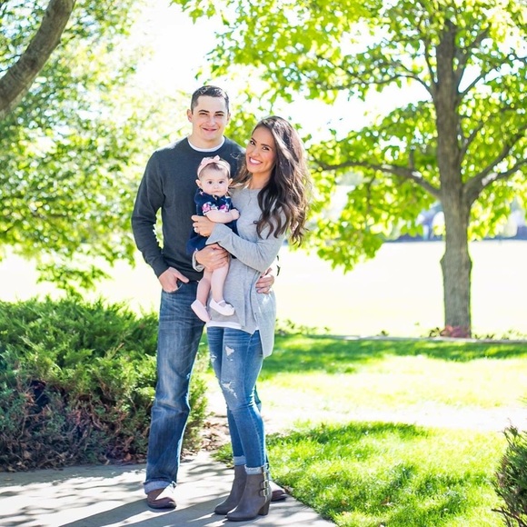 Meet your Posher, Nicole - Picture 1 of 1