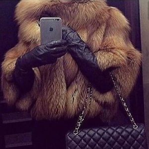 Meet your Posher, Fouzia