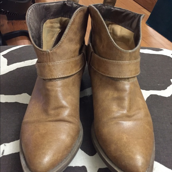 Shoes - Brown leather low cowboy boots.
