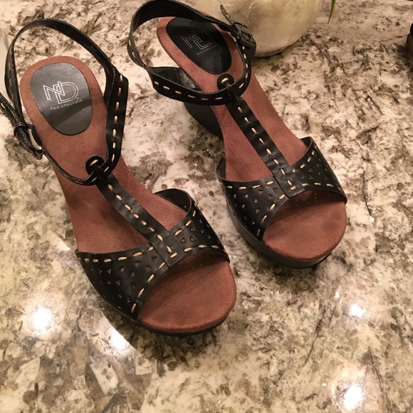 New Directions sandals