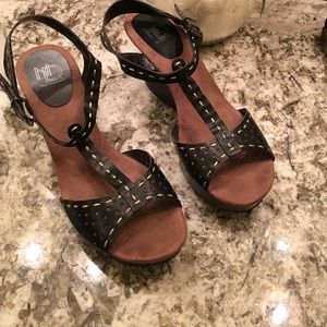 New Directions sandals