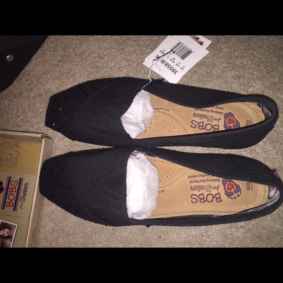 Black flat shoes