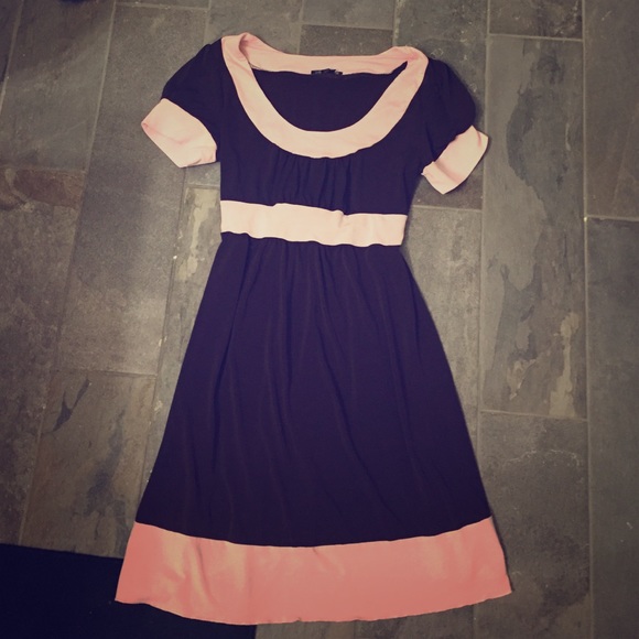 Brown and pink scoop neck dress. Size medium.