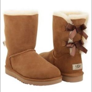 ISO Chestnut or Black Bailey Bow uggs under $60.