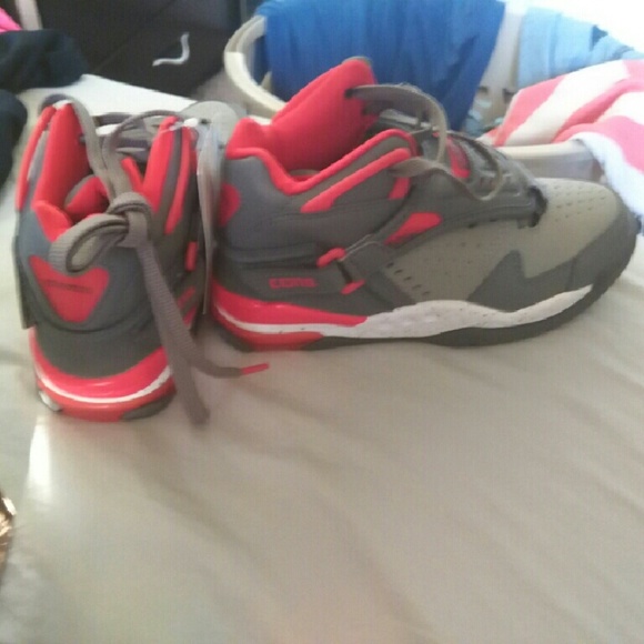 Shoes - Picture 2 of 3
