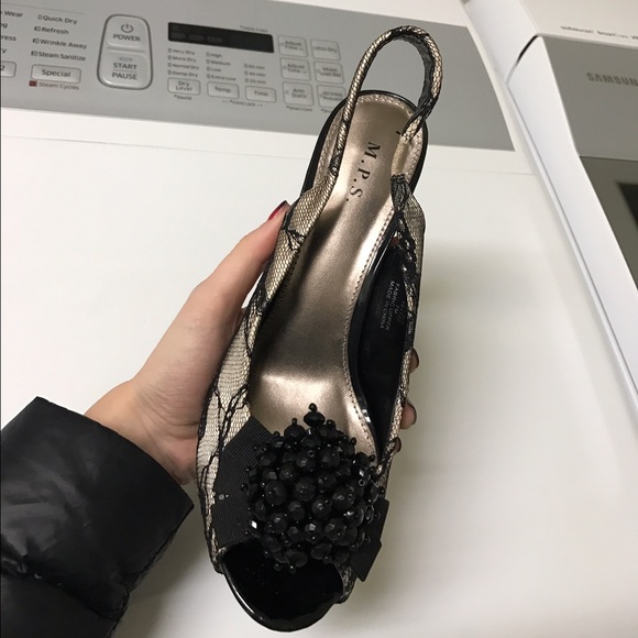 Heels - Picture 2 of 3