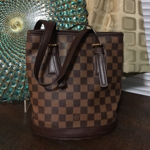 Reserve***vuitton marais bucket bag