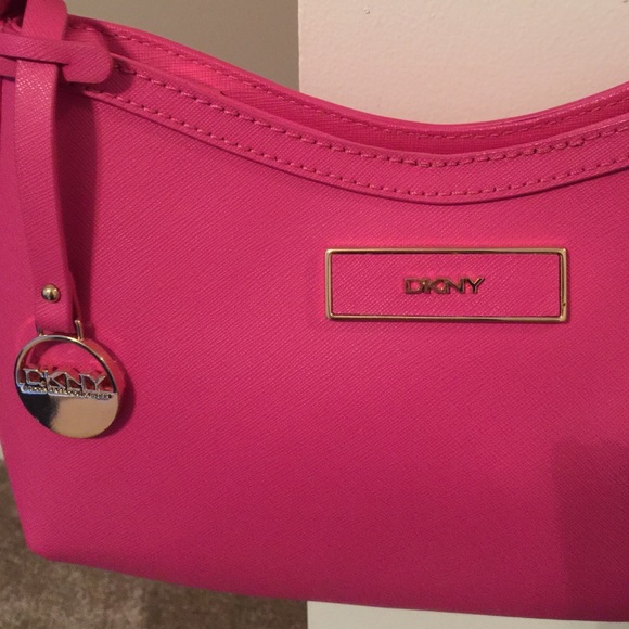 Final ♥️ new authentic DKNY pink shoulder clutch - Picture 3 of 4