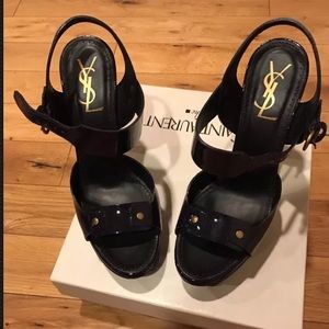 Yves Saint Laurent Vitello Vernice Soft in NAVY