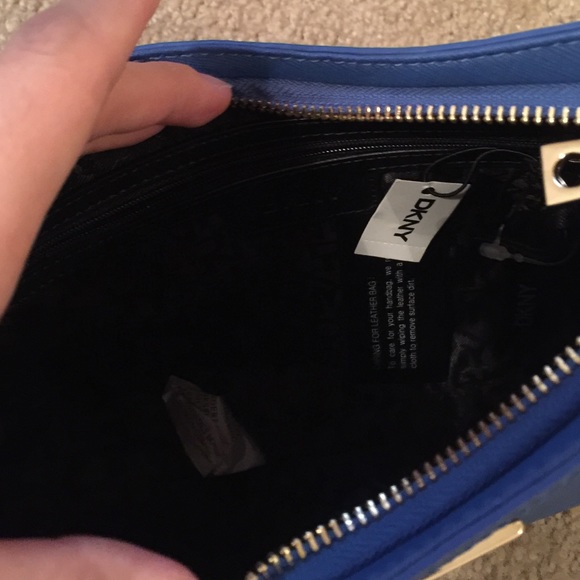 Final ♥️ new authentic DKNY blue shoulder clutch - Picture 2 of 4