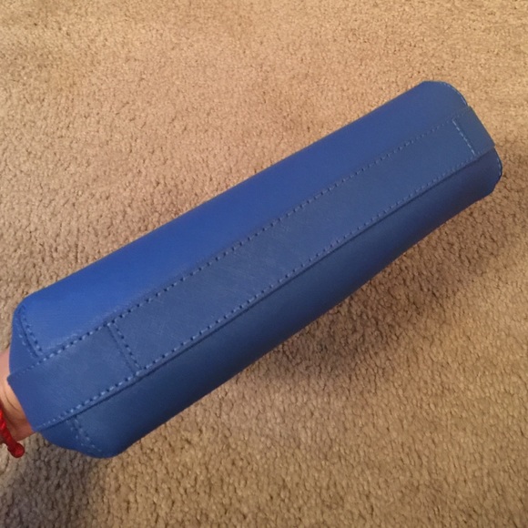 Final ♥️ new authentic DKNY blue shoulder clutch - Picture 4 of 4