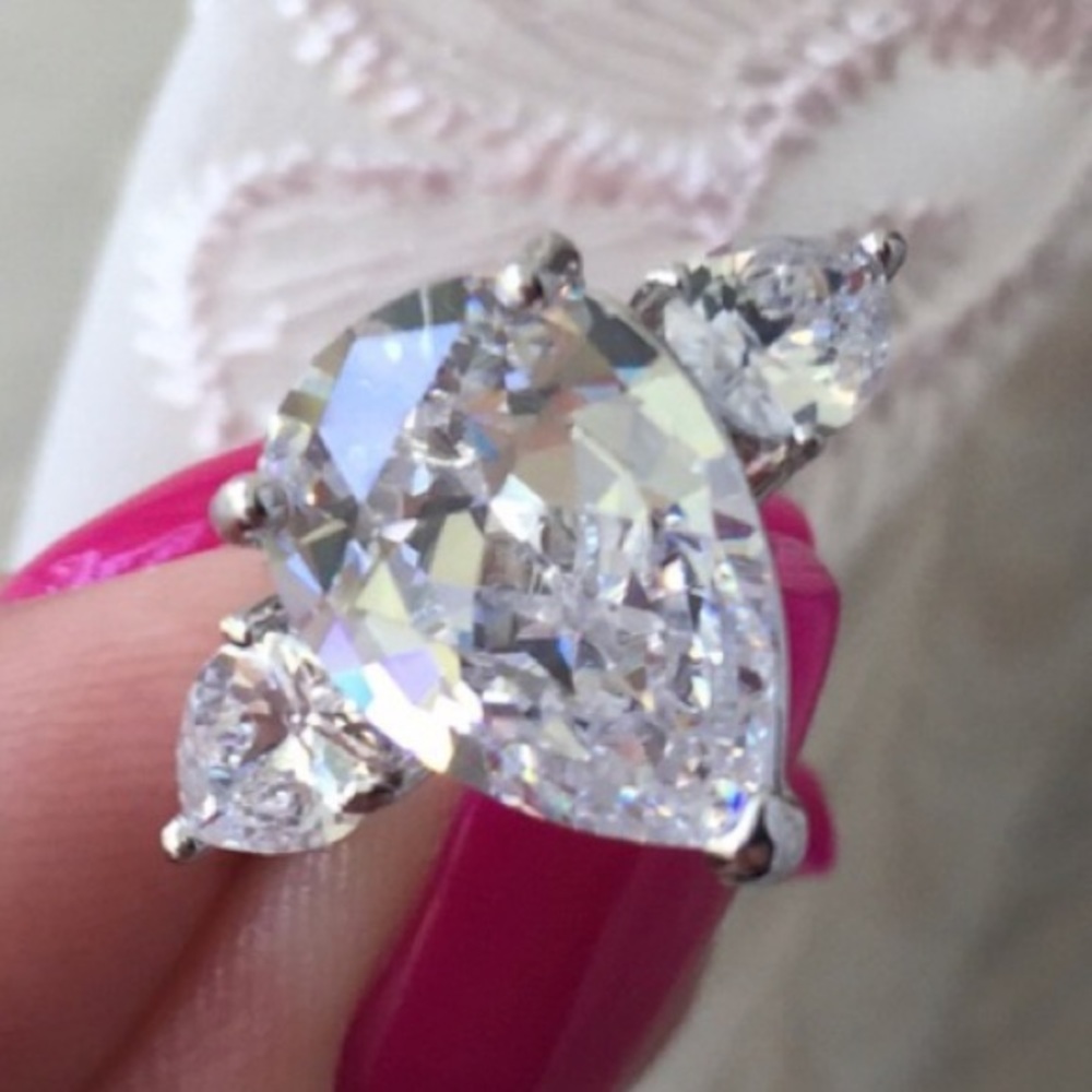 🏆HOST PICK🏆 Pear Cut Faux Diamond Ring