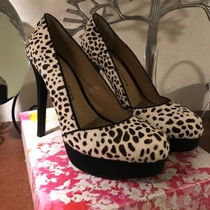 Chinese Laundry Size 8.5 Pony Dalmation Heel