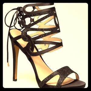 Elegant Bebe strappy black heels 👠✨