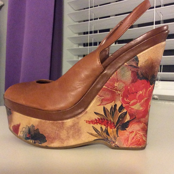 🔴SALE🔴ALDO Brown Vintage Wedge - Picture 3 of 4