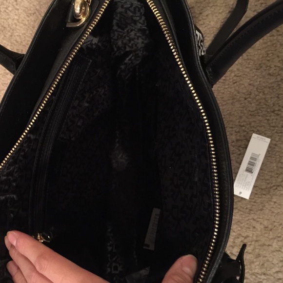 Final ♥️DKNY heritage saffiano PVC shoulder tote - Picture 3 of 4