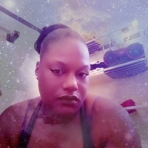 Meet your Posher, Dominique