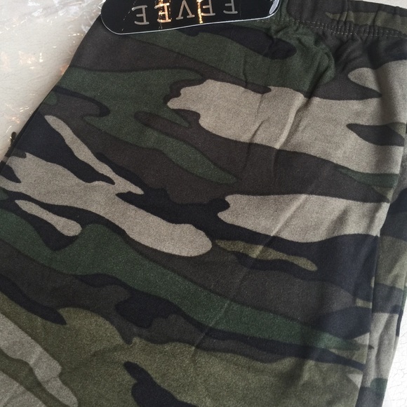 Callie Camouflage Leggings 🍂 1 Left Restocking - Picture 2 of 4
