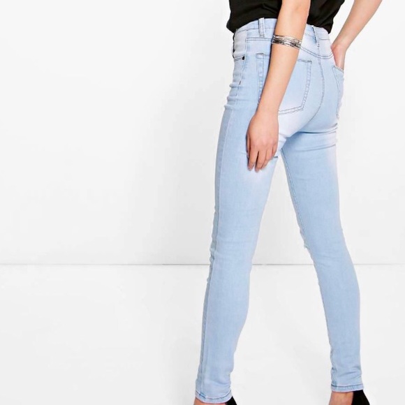 • High waisted jeans • - Picture 2 of 2