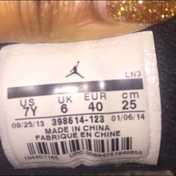 OG Air Jordan 3 (Gradeschool) - Picture 2 of 4