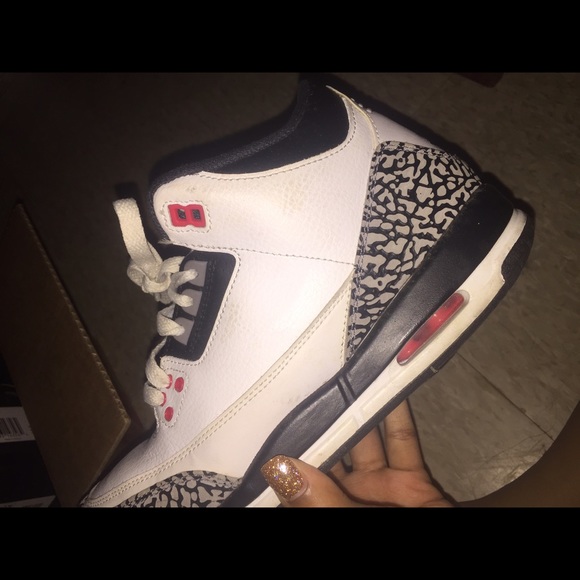 OG Air Jordan 3 (Gradeschool) - Picture 3 of 4