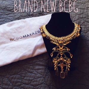 BRAND NWT / BCBGMAXAZRIA STATEMENT NECKLACE 💖