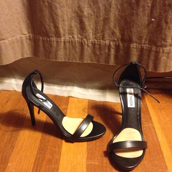 Black high heels Steve Madden