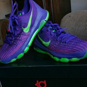 Nike kd's size 9 women's